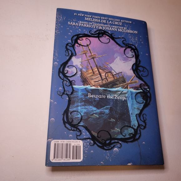 Disney Descendants Young Adult Novels by De La Cruz -Lot of 2 books no.1 & 3 - Picture 8 of 8